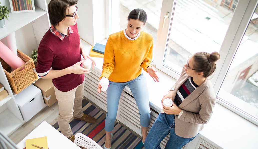 Comunicación interna y bienestar digital: estrategias para equilibrar la conectividad constante con la salud mental